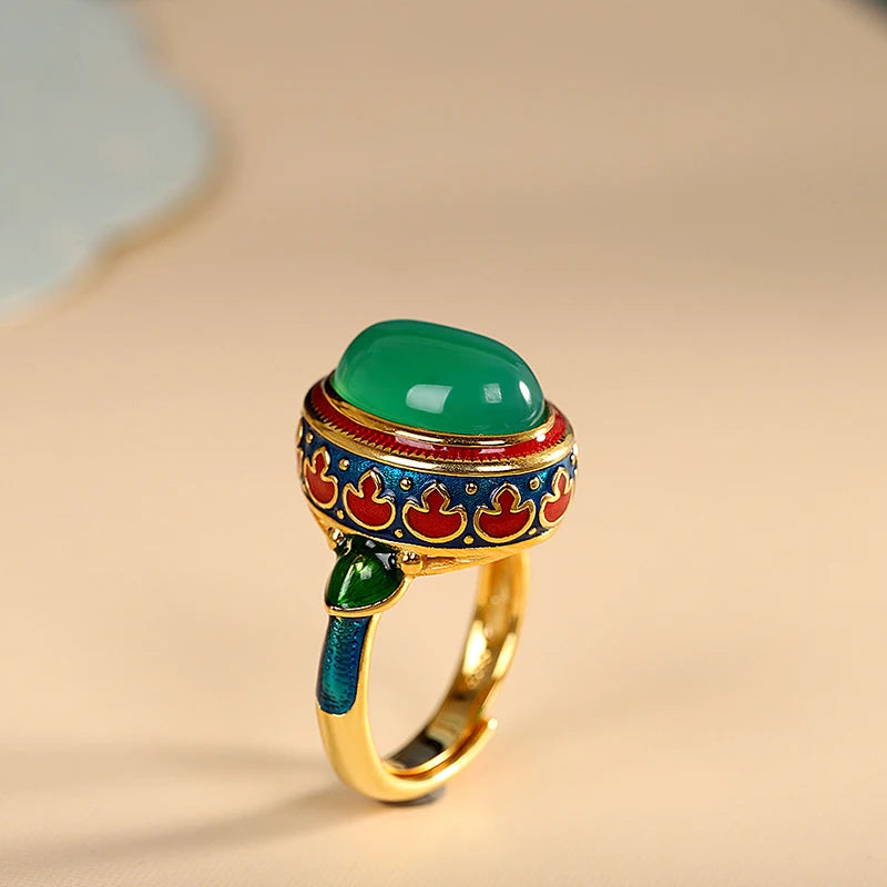 Luxurious classic gold ring with agate and enamel national style