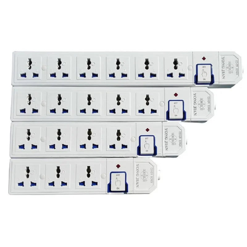 Ổ cắm điện màu trắng có công tắc xanh, nhiều lỗ cắm, xếp chồng lên nhau.