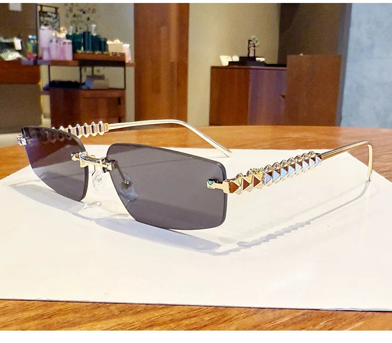 Kính Râm Thời Trang Không Viền 2025 Cho Nữ