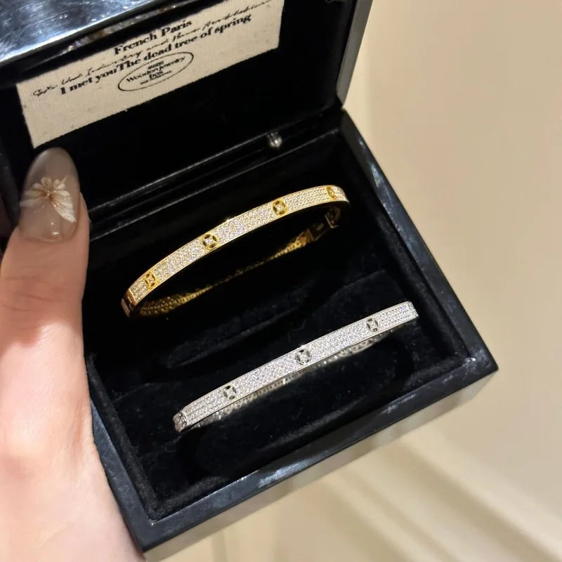 Classic luxury semi-circular 925 silver ring with stones