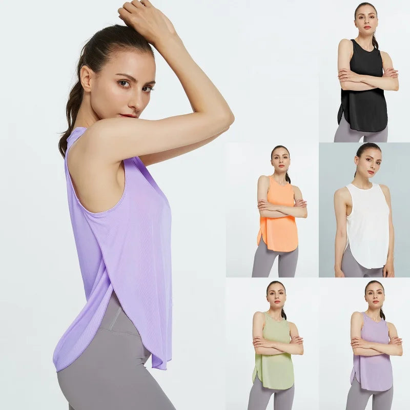 Người mẫu mặc áo tập không tay nhiều màu: tím, đen, cam, trắng, xanh nhạt, quần xám.