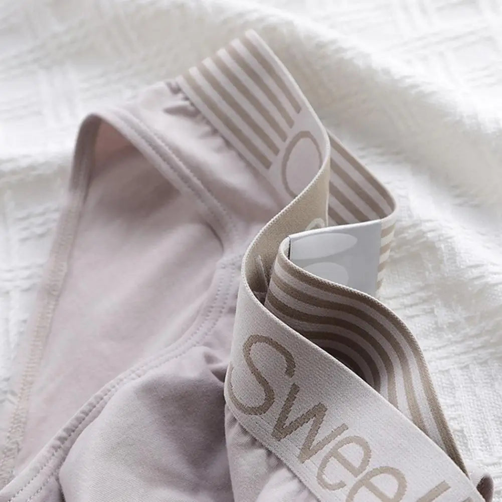 Quần Tam Giác Thoáng Khí In Chữ Mặc Ngủ Và Hằng Ngày