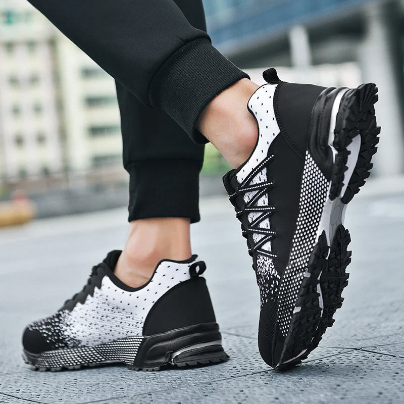 Lightweight Anti-Slip Men's Golf Shoes - The Perfect Golfer's Companion