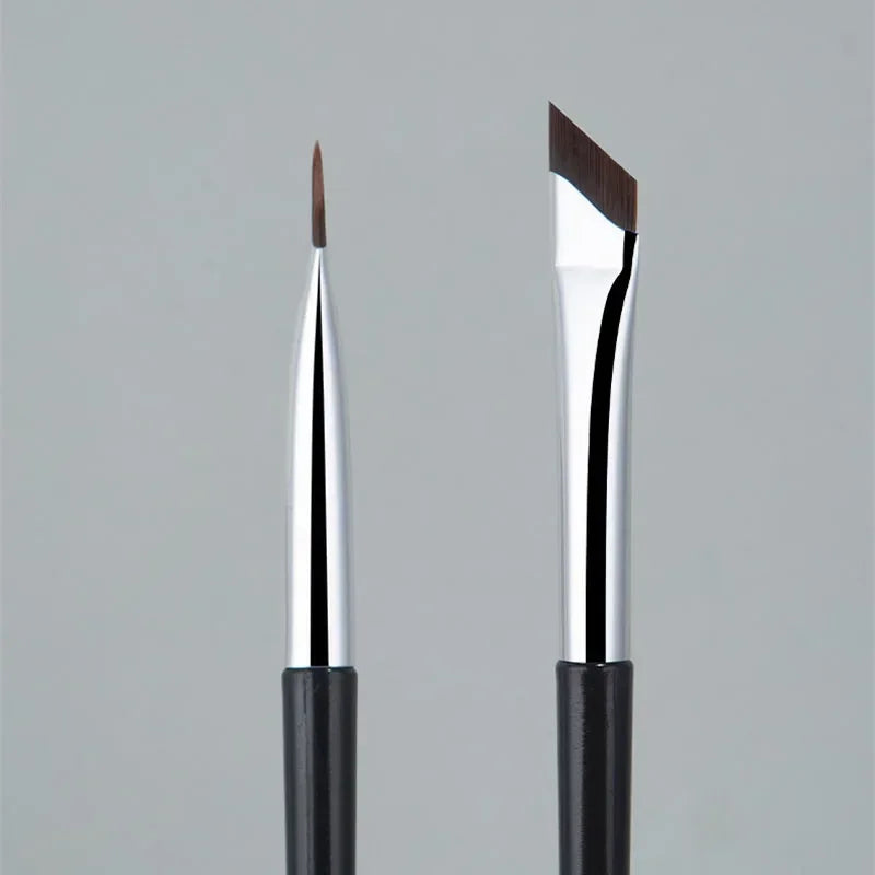 Slim Angled Eyeliner Brush - The Perfect Makeup Tool