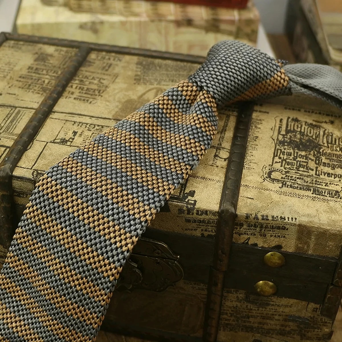 2025年新款青年條紋羊毛領帶，男女皆宜，適合參加派對