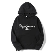 Áo hoodie đen có chữ trắng "Pepe Jeans London" ở giữa ngực, thiết kế đơn giản.