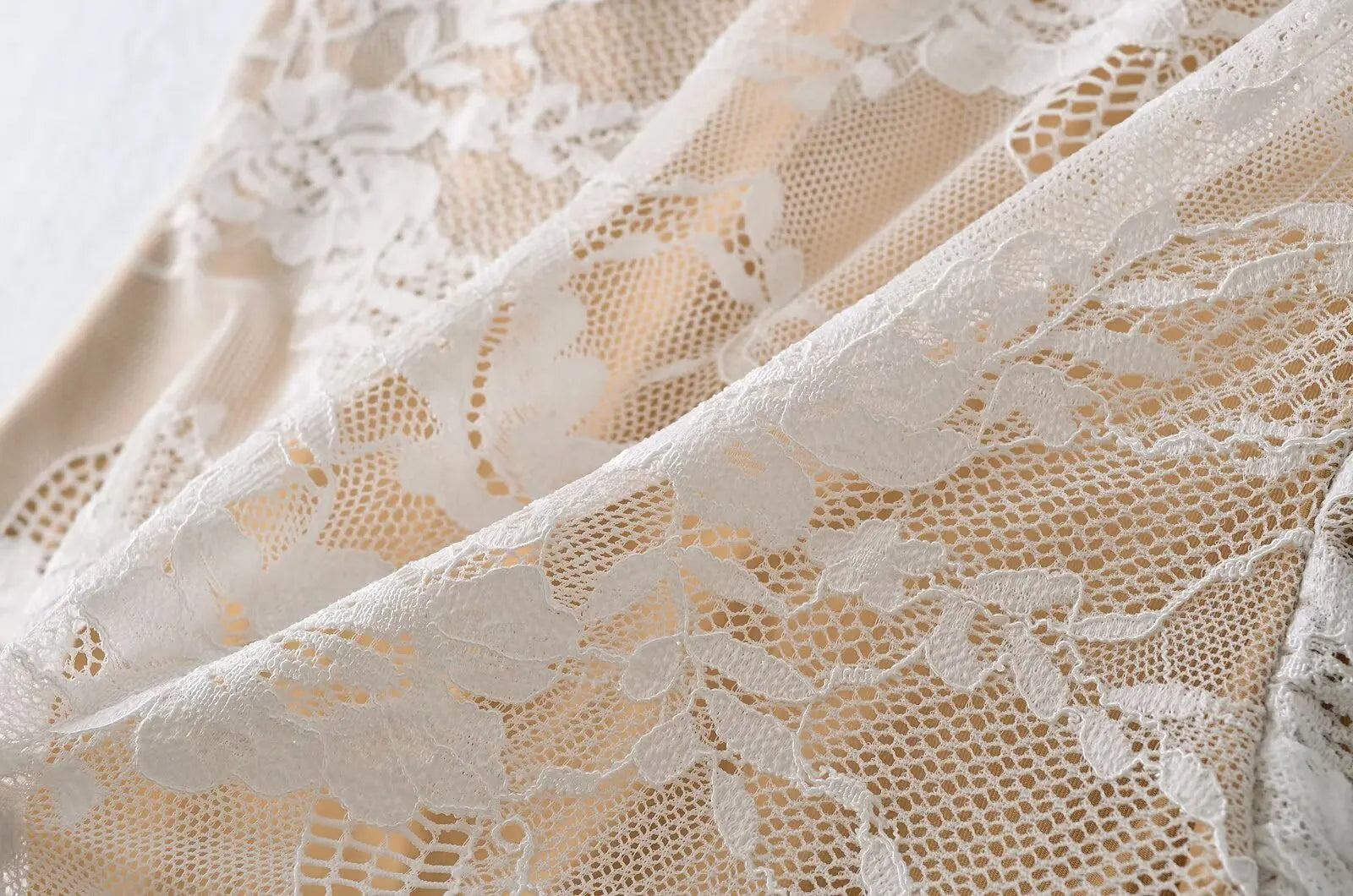 Fall 2025 color-blocked lace bodysuit, high neck, sleeveless, sexy