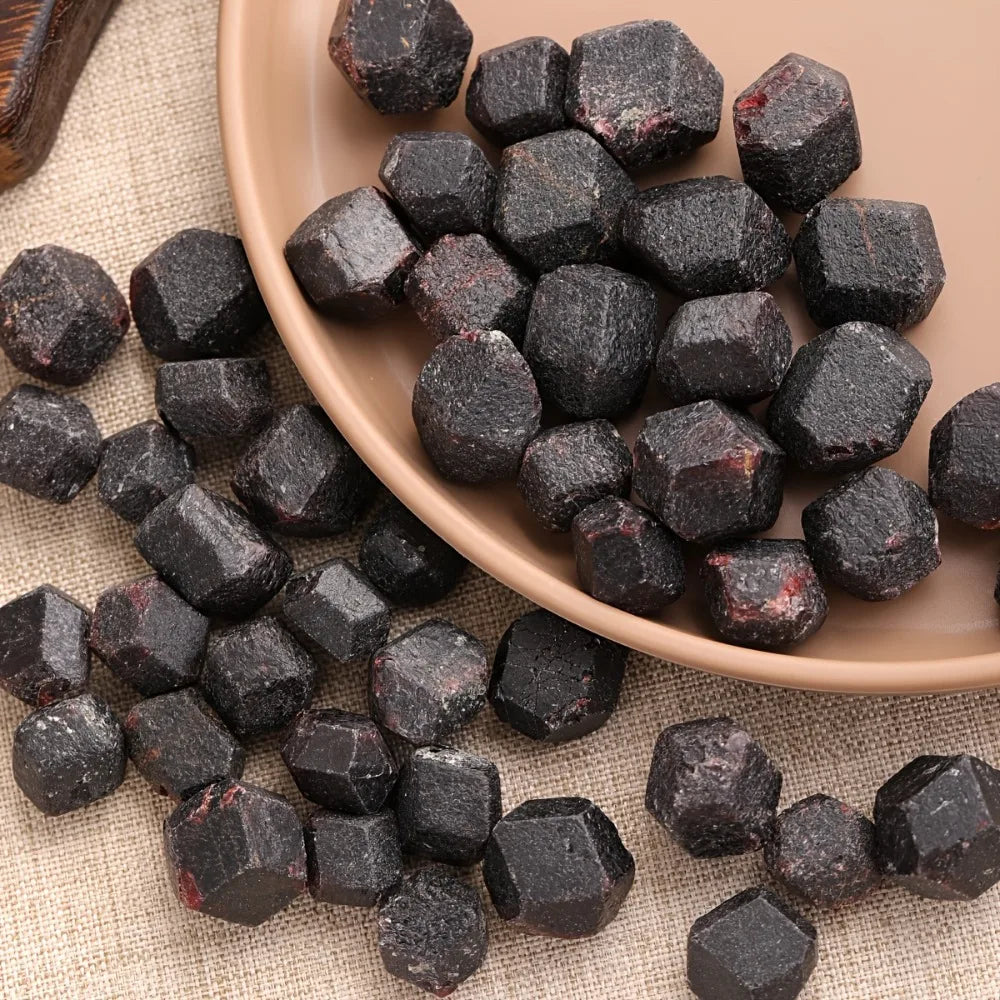 Đá Garnet Tự Nhiên Thô - Trang Trí & Phong Thuỷ