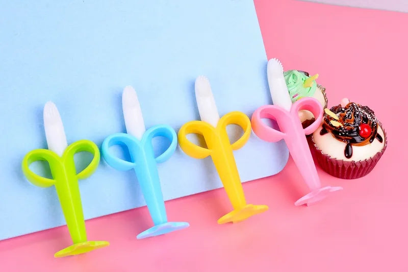 Bàn Chải & Gặm Nướu Hình Chuối Cho Bé 2in1 Silicone - Daisan Mart