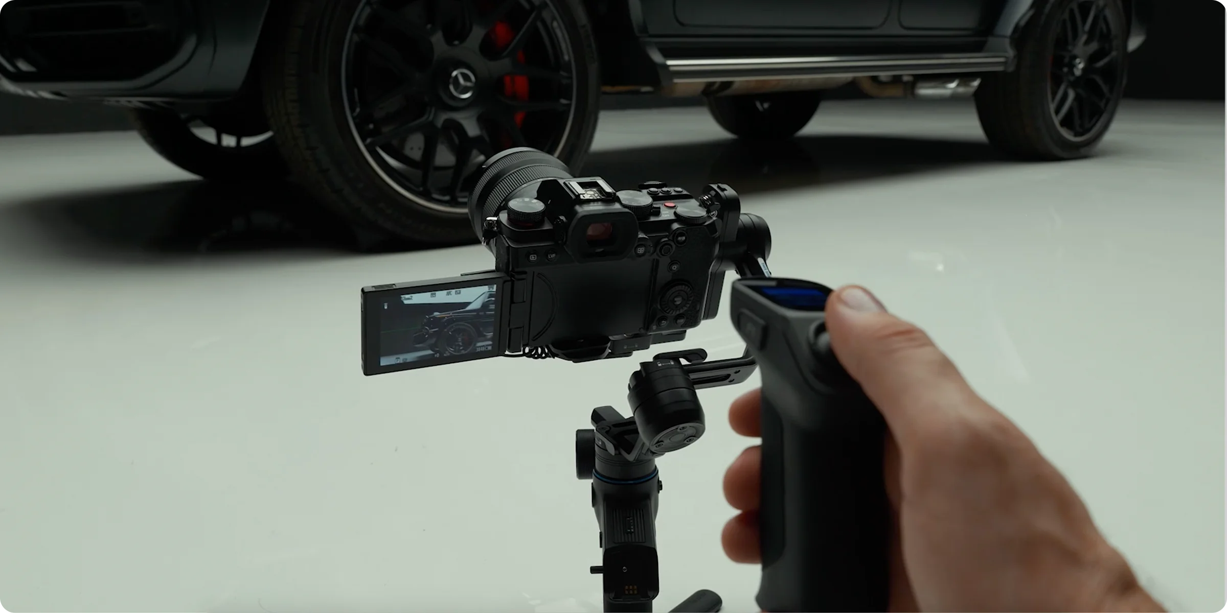 FeiyuTech SCORP Mini 3 Pro – 3-in-1 Gimbal with Detachable Handle &amp; AI 4.0 Tracking for Mirrorless, Action Cameras &amp; Phones