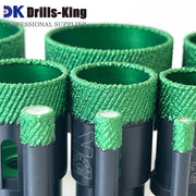 Các đầu khoan màu xanh lá với bề mặt nhám, gắn trên nền đen.