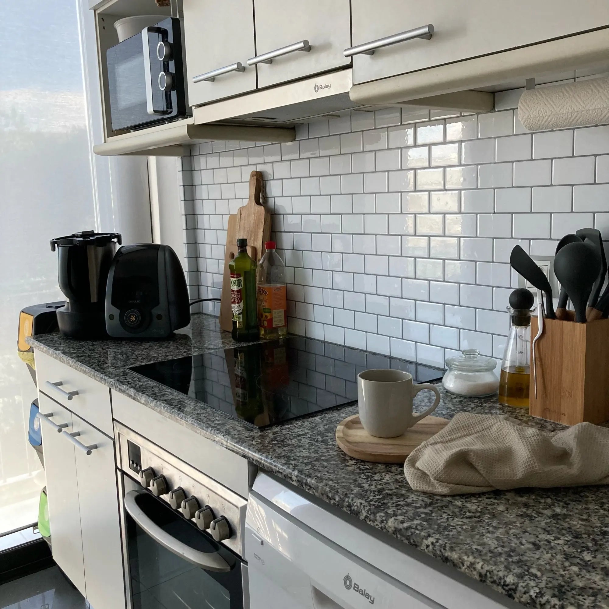 5/10pcs 3D Waterproof Kitchen Wall Sticker 12*12 inch Strong Adhesive Peel And Stick Tiles Home Wallpaper