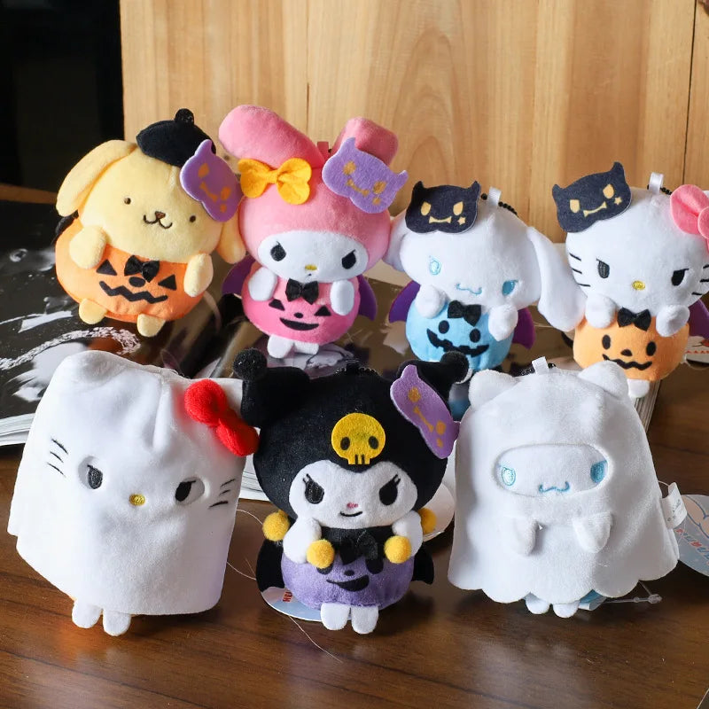 Bảy thú nhồi bông Halloween với màu sắc đa dạng, trang phục bí ngô và ma quái dễ thương.