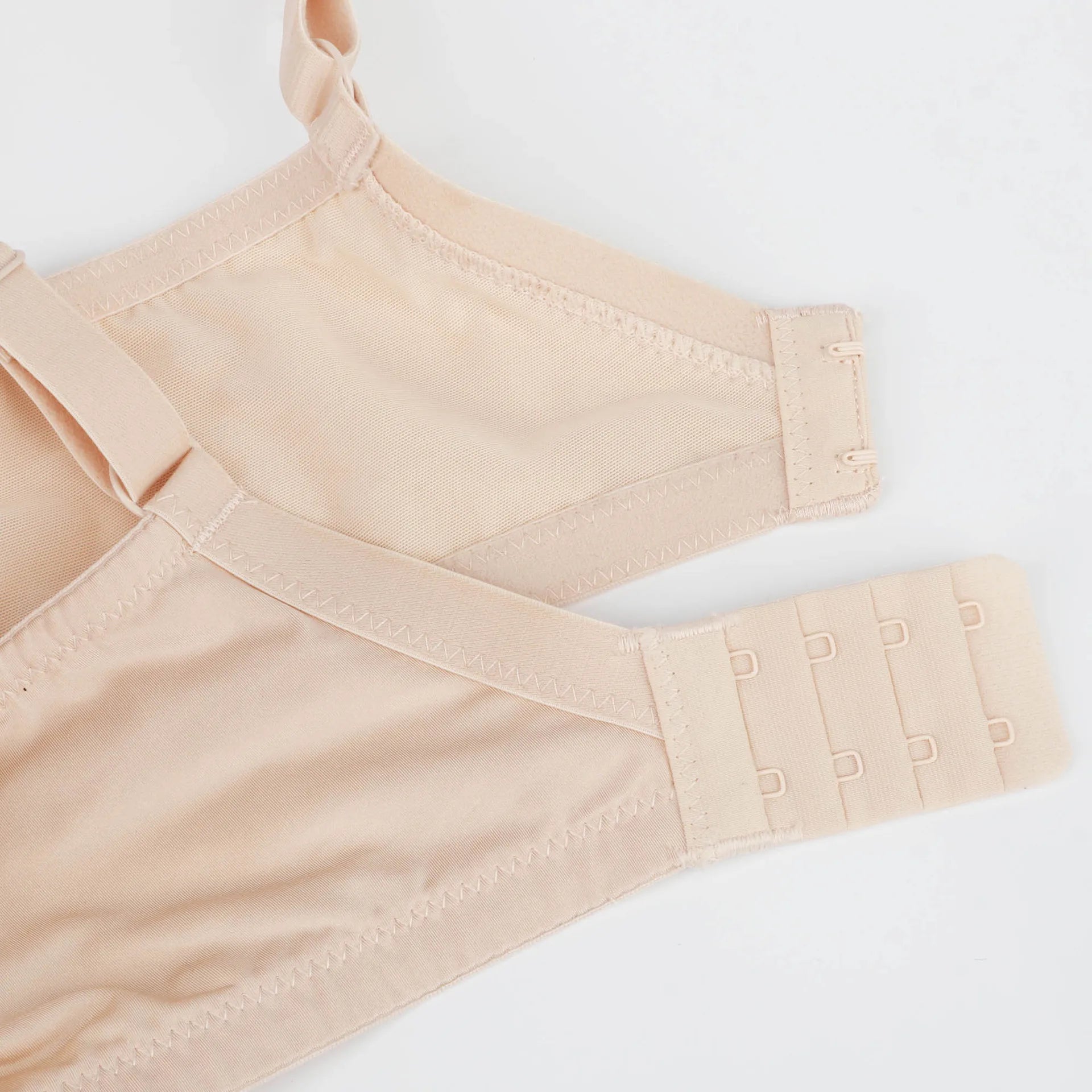 Big size women's support bra with underwire and thin foam