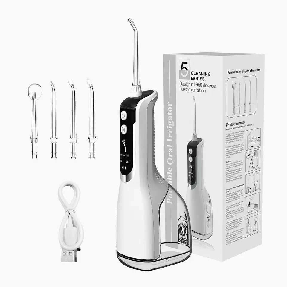 Máy tăm nước trắng đen với 5 đầu rửa, hộp, và cáp USB trên nền trắng.
