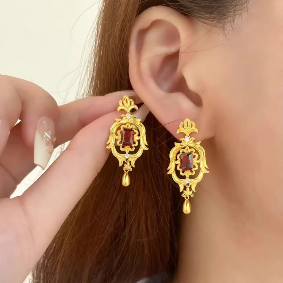 Luxurious and elegant 24K retro gold garnet earrings