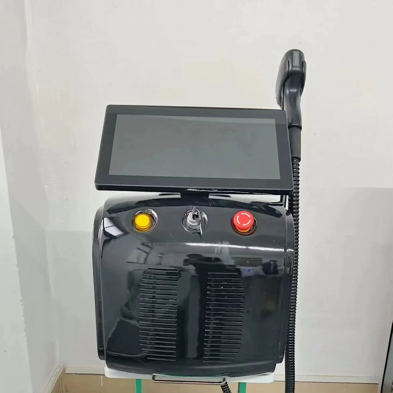 808nm 755nm 1064nmProfessional Portable 4000w Soprano Titanium Diode Laser Hair Removal Machine High Power Alexandrite Laser - Daisan Mart