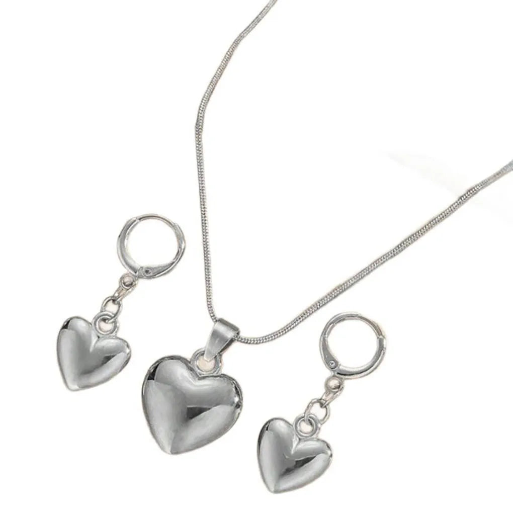 Elegant and Feminine Gold Heart Jewelry Set