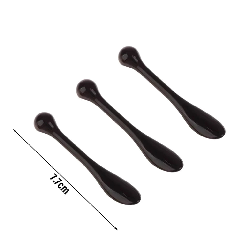 Set of 3 convenient plastic spoons for mixing face cream and applying mask