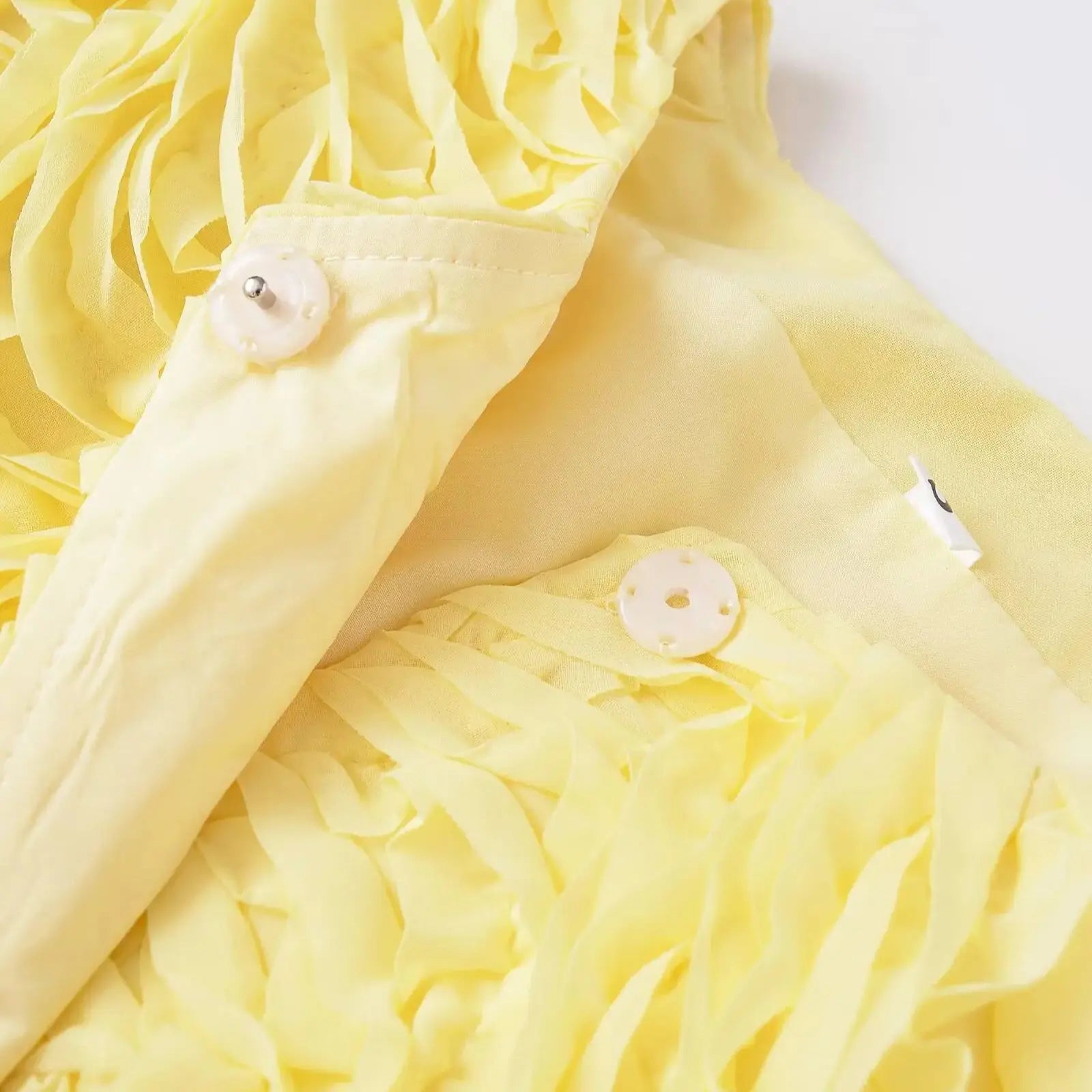 Cardigan Nữ Vàng 2025 - Phong Cách Cá Tính Mới