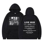 Áo hoodie đen với hình ảnh ban nhạc phía trước, chữ "LIVE 2025" và lịch diễn phía sau.