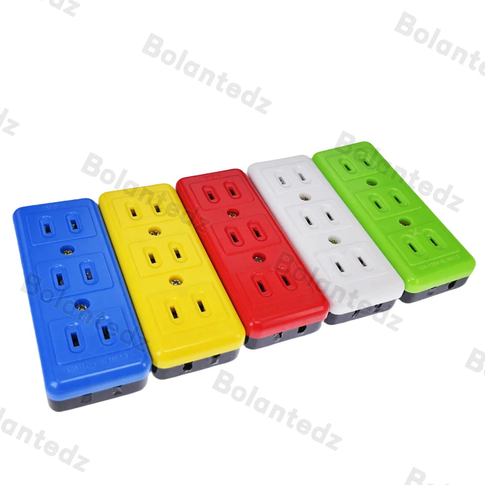 Ổ cắm điện màu xanh, vàng, đỏ, trắng, và xanh lá, mỗi cái có ba lỗ cắm.