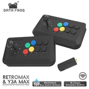 Hai tay cầm chơi game màu đen với các nút màu sắc và cần điều khiển. Có USB bên dưới.