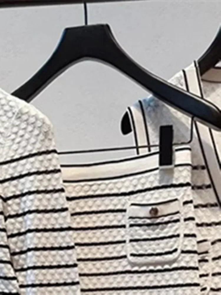 Bộ Suit Nữ Thanh Lịch: Đầm Len & Áo Cardigan Túi