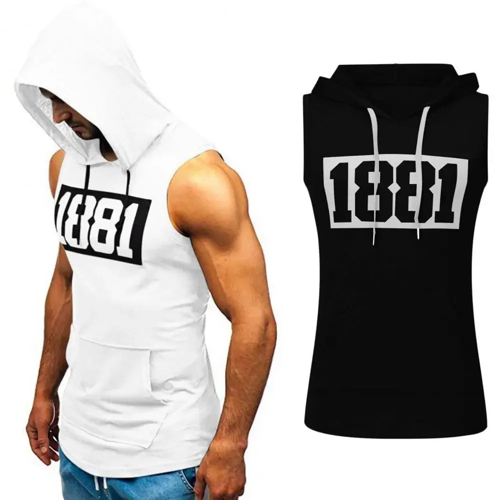 Áo ba lỗ màu trắng và đen có chữ "1881", mũ trùm đầu, túi trước.