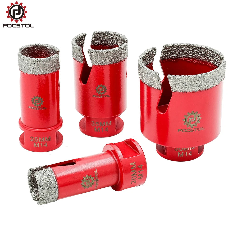 Bốn mũi khoan kim cương đỏ, kích thước khác nhau, đầu mũi phủ lớp nhám màu bạc.