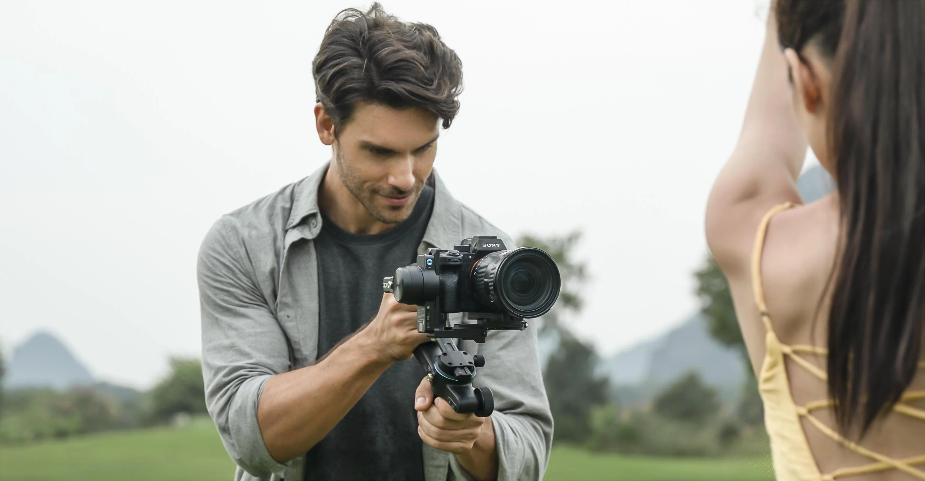 FeiyuTech SCORP 2[Official]Camera Gimbal Stabilizer Built-in AI Tracker Upgrade Joystick Touch Screen for Mirrorless DSLR Camera