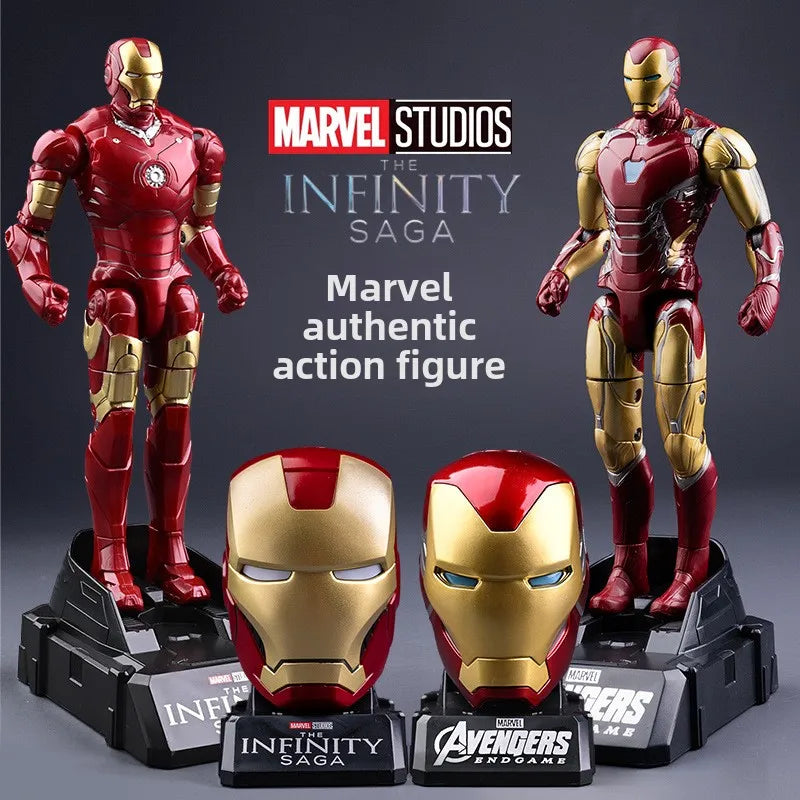 Hai mô hình Iron Man đỏ vàng, ba mặt nạ, nền đen, chữ "Marvel Studios: The Infinity Saga".