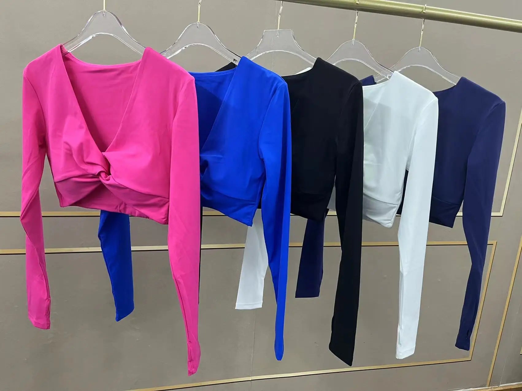 Crop Top Tập Nữ Dài Tay Lỗ Ngón Thể Thao Năng Động - Daisan Mart