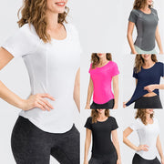 Áo thể thao nữ nhiều màu: trắng, xám, hồng, đen, xanh, mặc với quần legging đen.