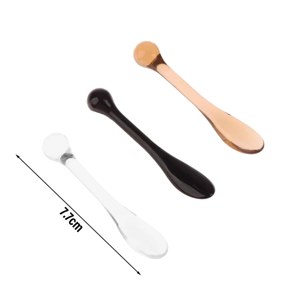 Set of 3 convenient plastic spoons for mixing face cream and applying mask