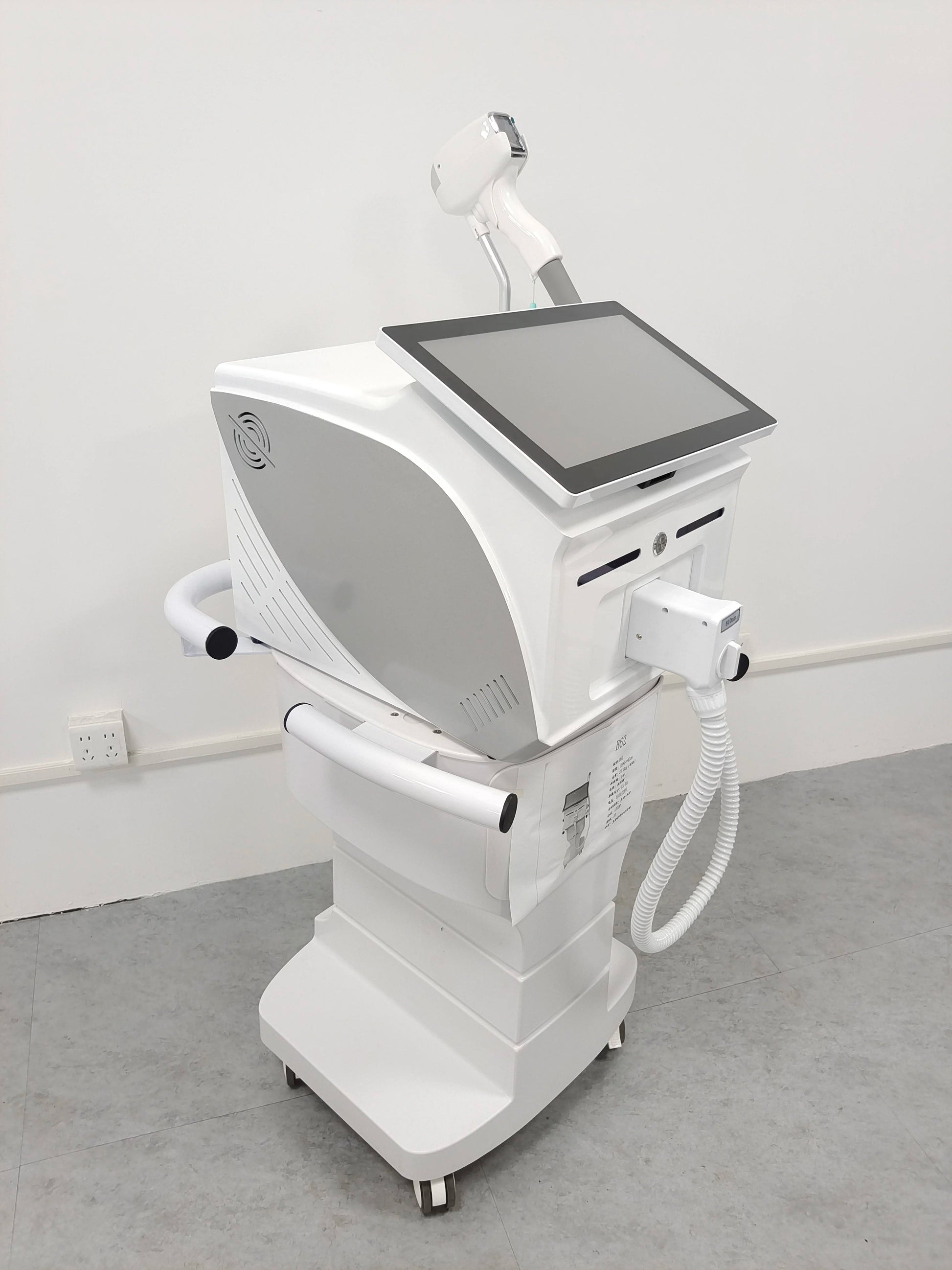 Painless Diode Laser Hair Removal Machine 755nm/808nm/940nm/1064nm 600W-1600W 60M Shots CE Certified For All Skin Types I-VI - Daisan Mart