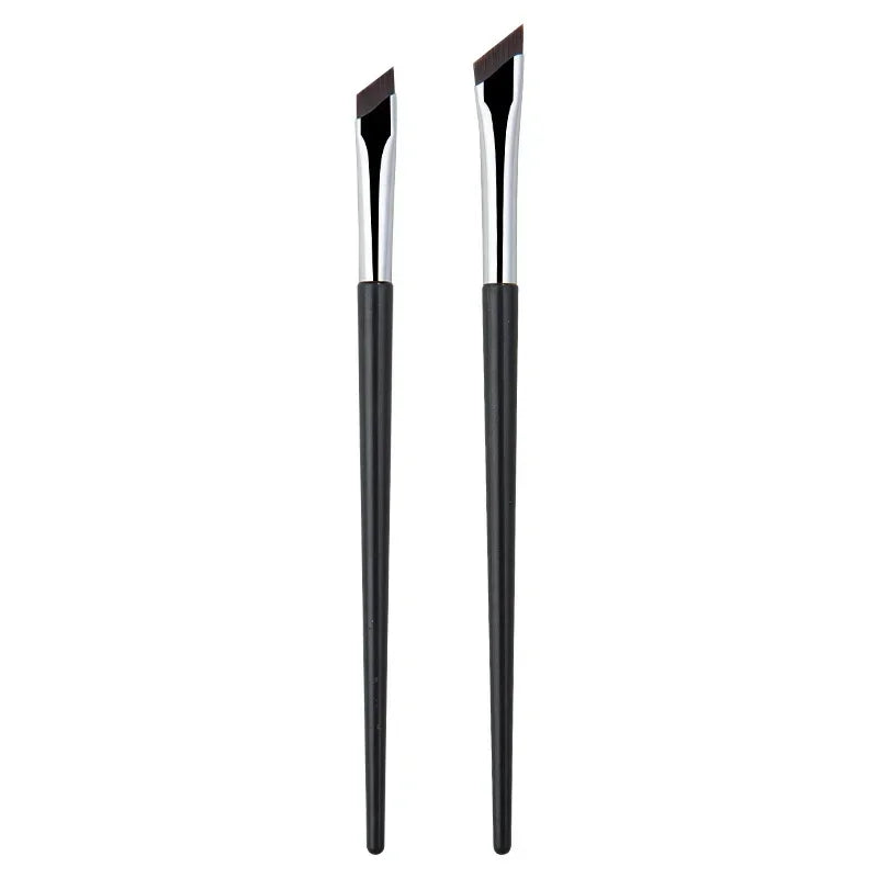 Slim Angled Eyeliner Brush - The Perfect Makeup Tool