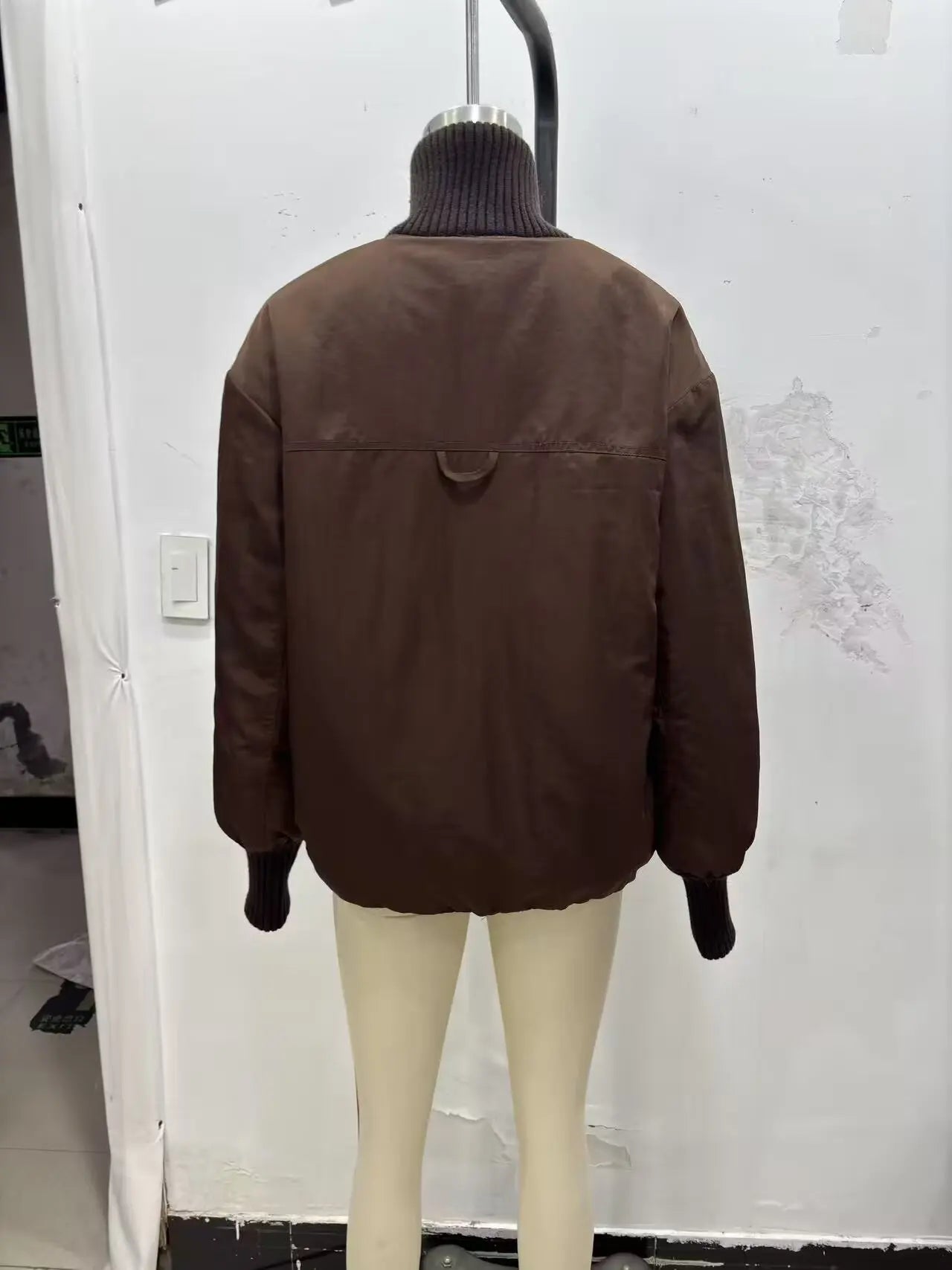 Áo Khoác Nữ Thu 2025 Dài Tay Màu Nâu Đỏ Đơn Giản