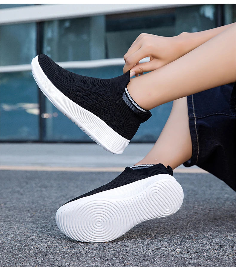 Men's and Women's Breathable Mesh Fashion Sports Shoes