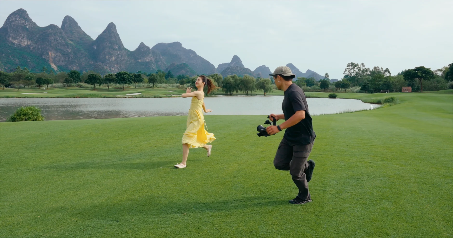 FeiyuTech SCORP 2[Official]Camera Gimbal Stabilizer Built-in AI Tracker Upgrade Joystick Touch Screen for Mirrorless DSLR Camera