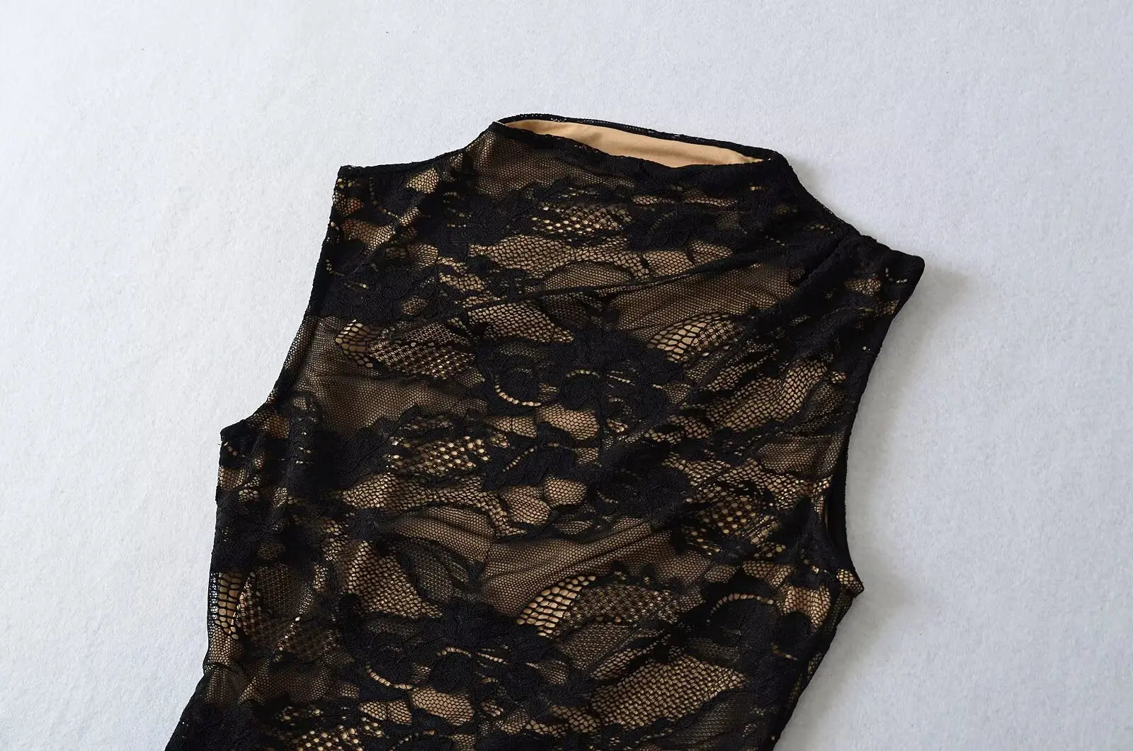 Fall 2025 color-blocked lace bodysuit, high neck, sleeveless, sexy