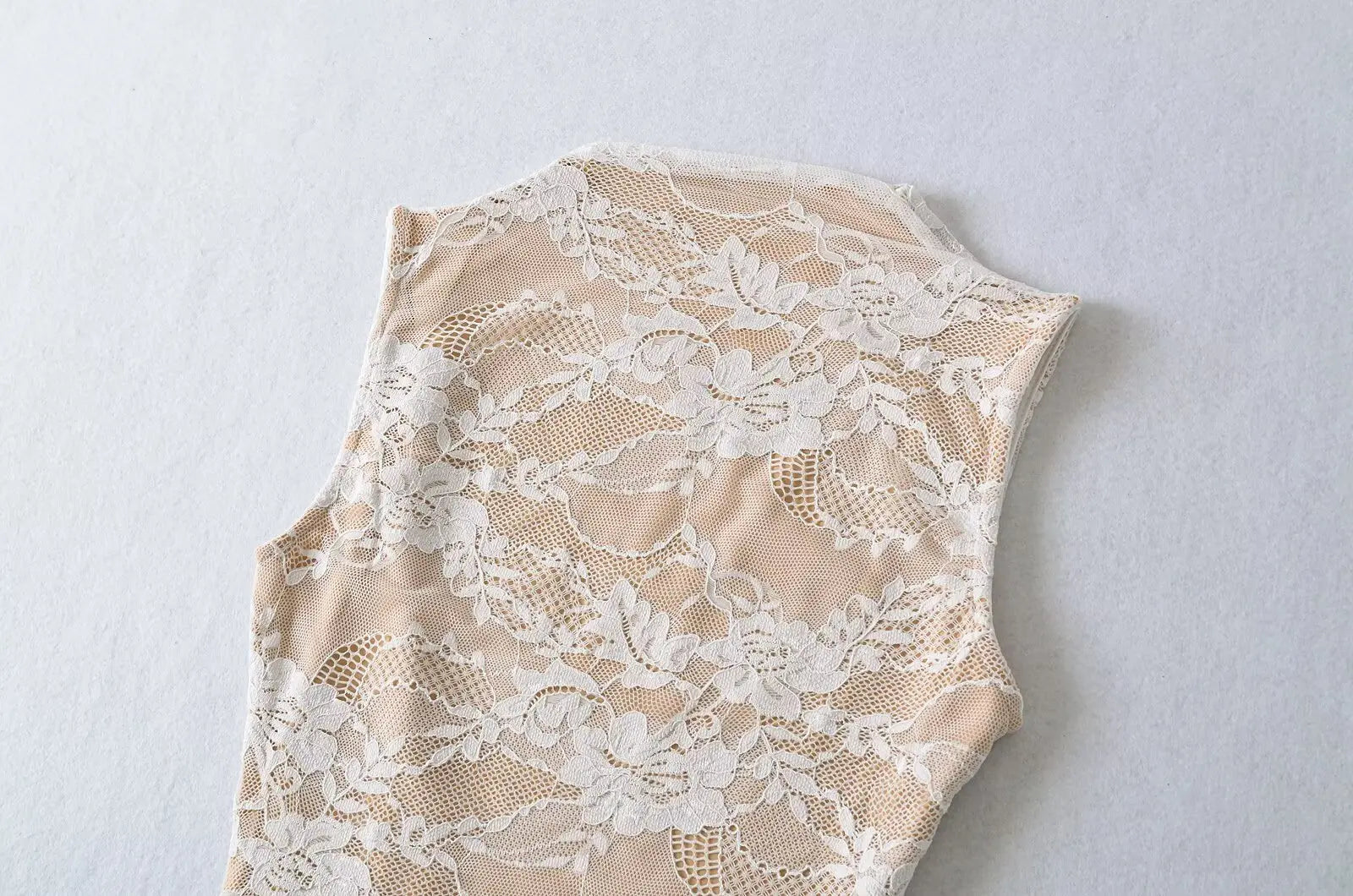 Fall 2025 color-blocked lace bodysuit, high neck, sleeveless, sexy