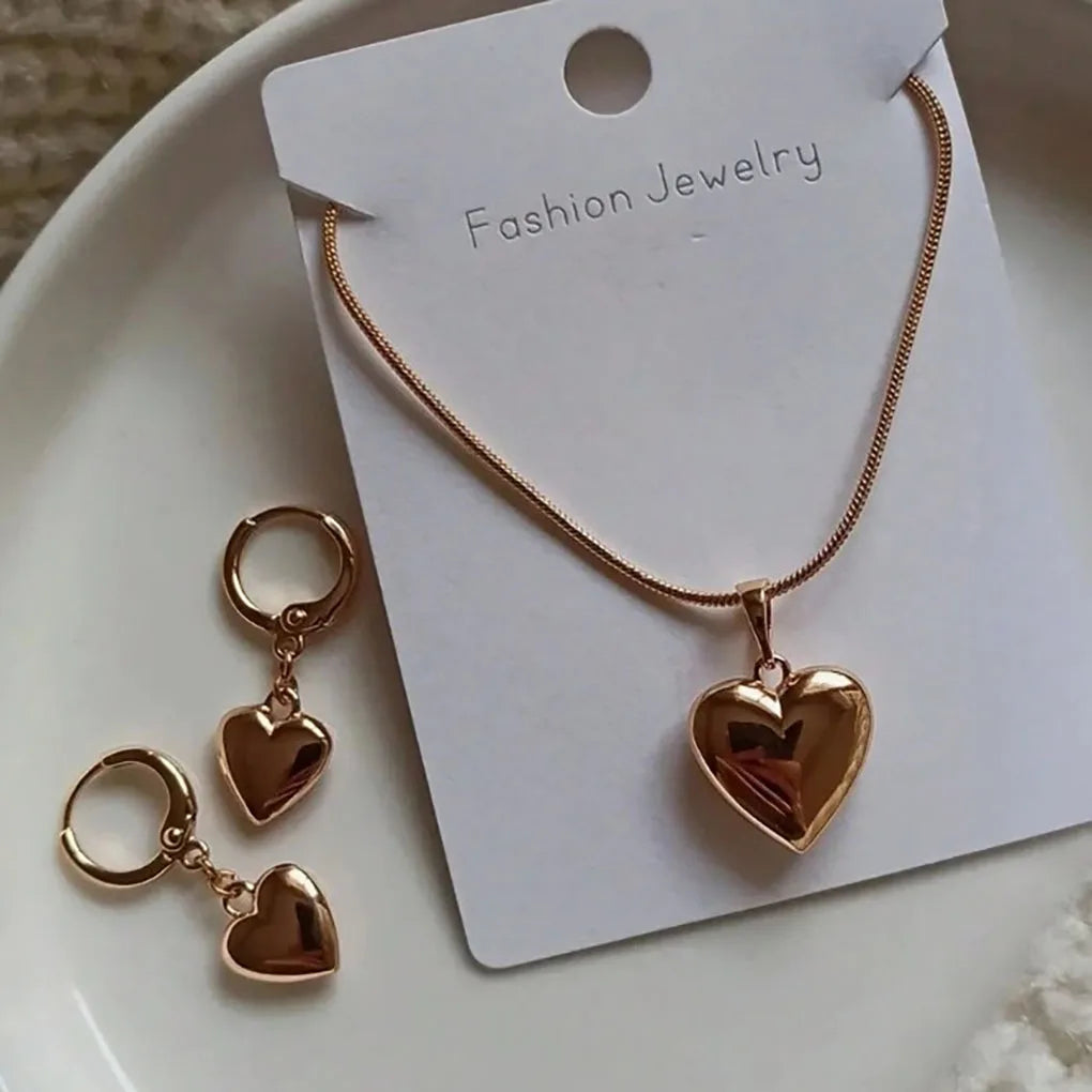 Elegant and Feminine Gold Heart Jewelry Set