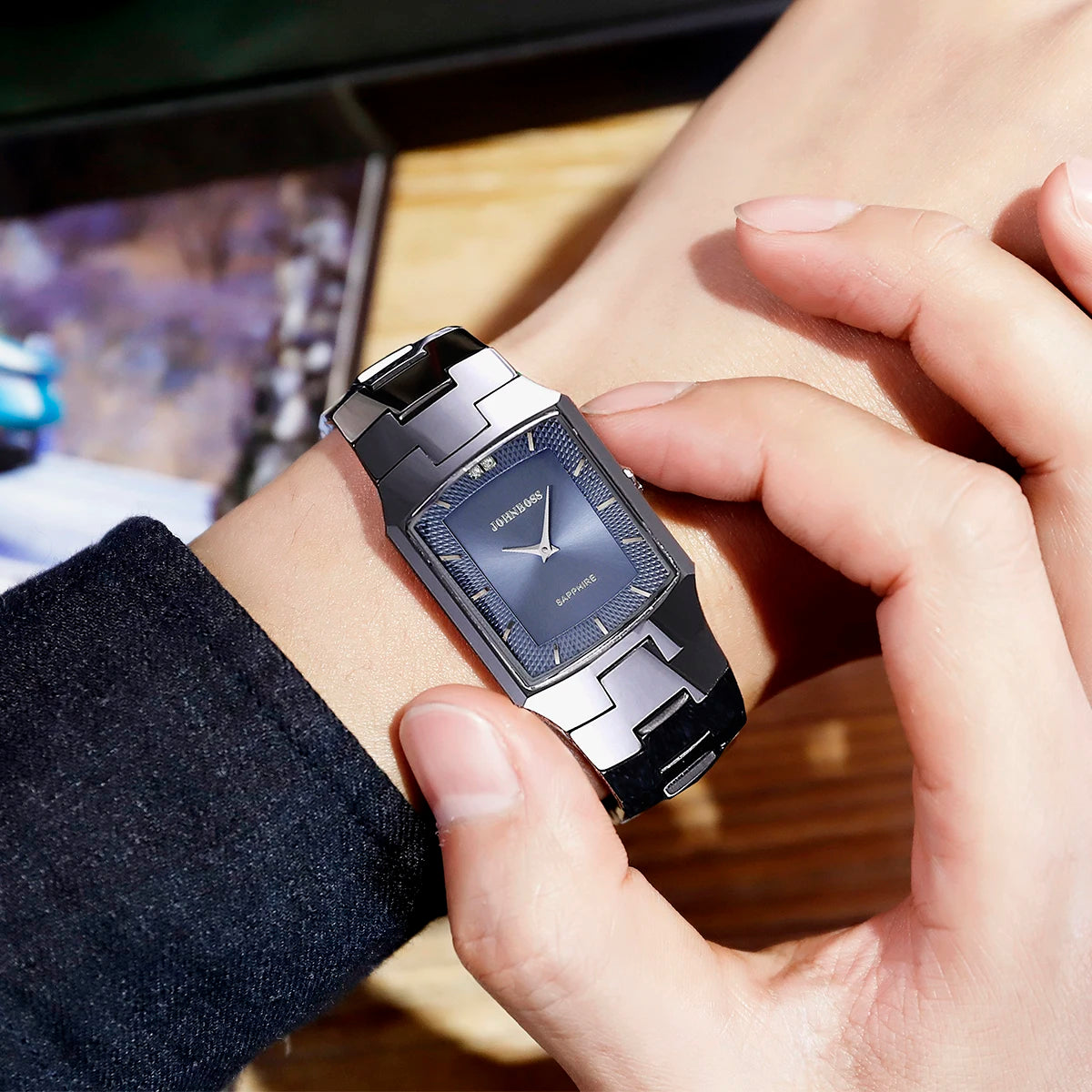 Đồng Hồ Nam Tonneau Thụy Sĩ Thép Tungsten Sapphire