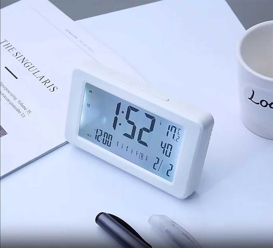 Đồng Hồ Báo Thức Kỹ Thuật Số Đa Năng Cho Mọi Không Gian