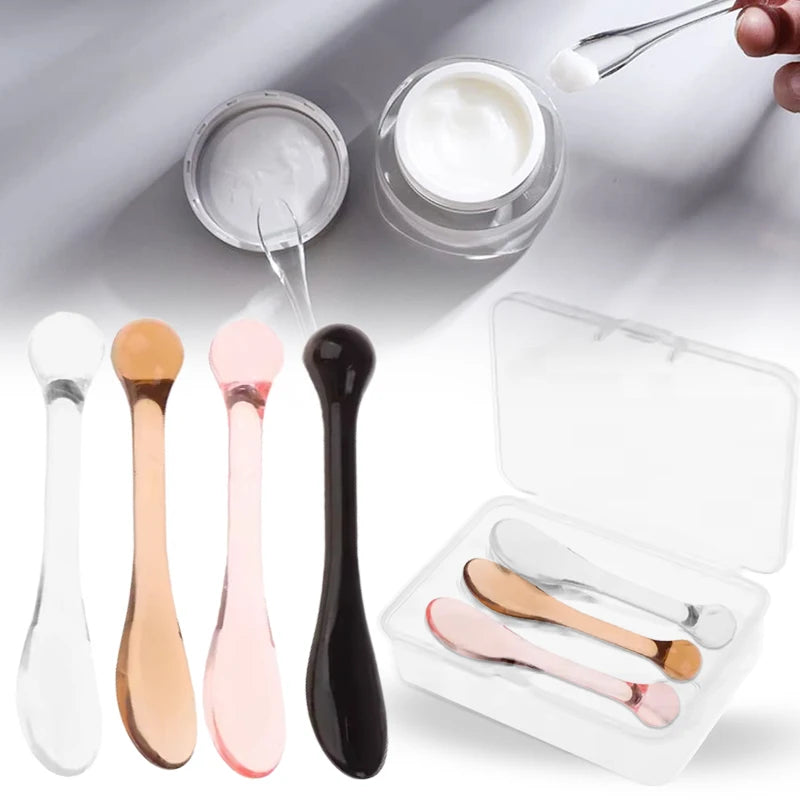 Set of 3 convenient plastic spoons for mixing face cream and applying mask