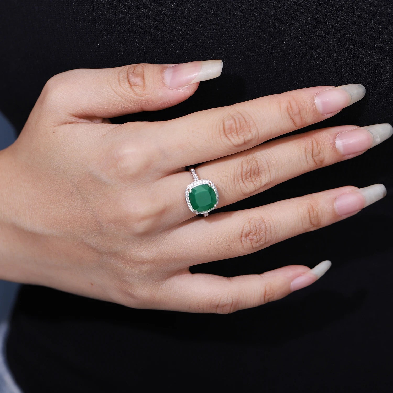 Emerald Jewelry Set - Luxurious and Sophisticated