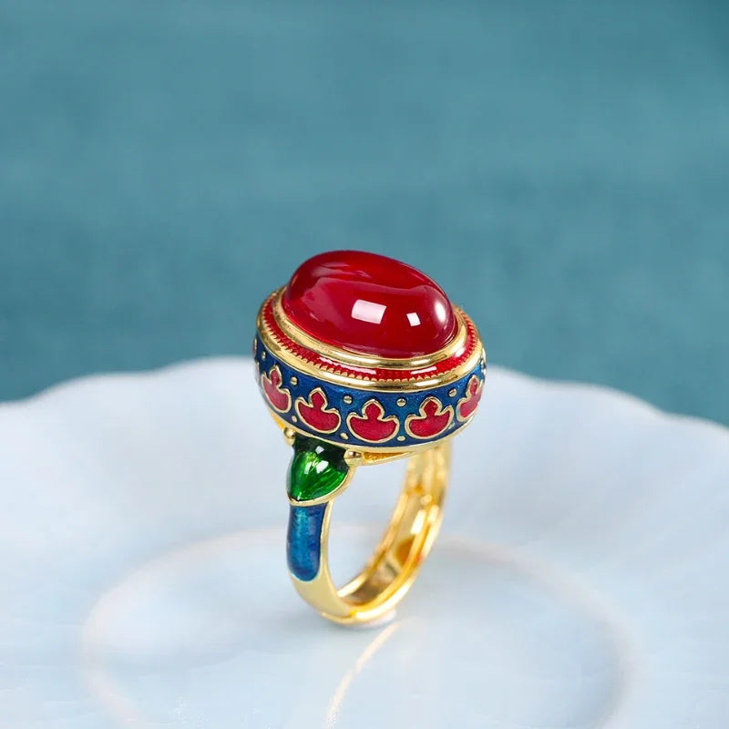 Luxurious classic gold ring with agate and enamel national style
