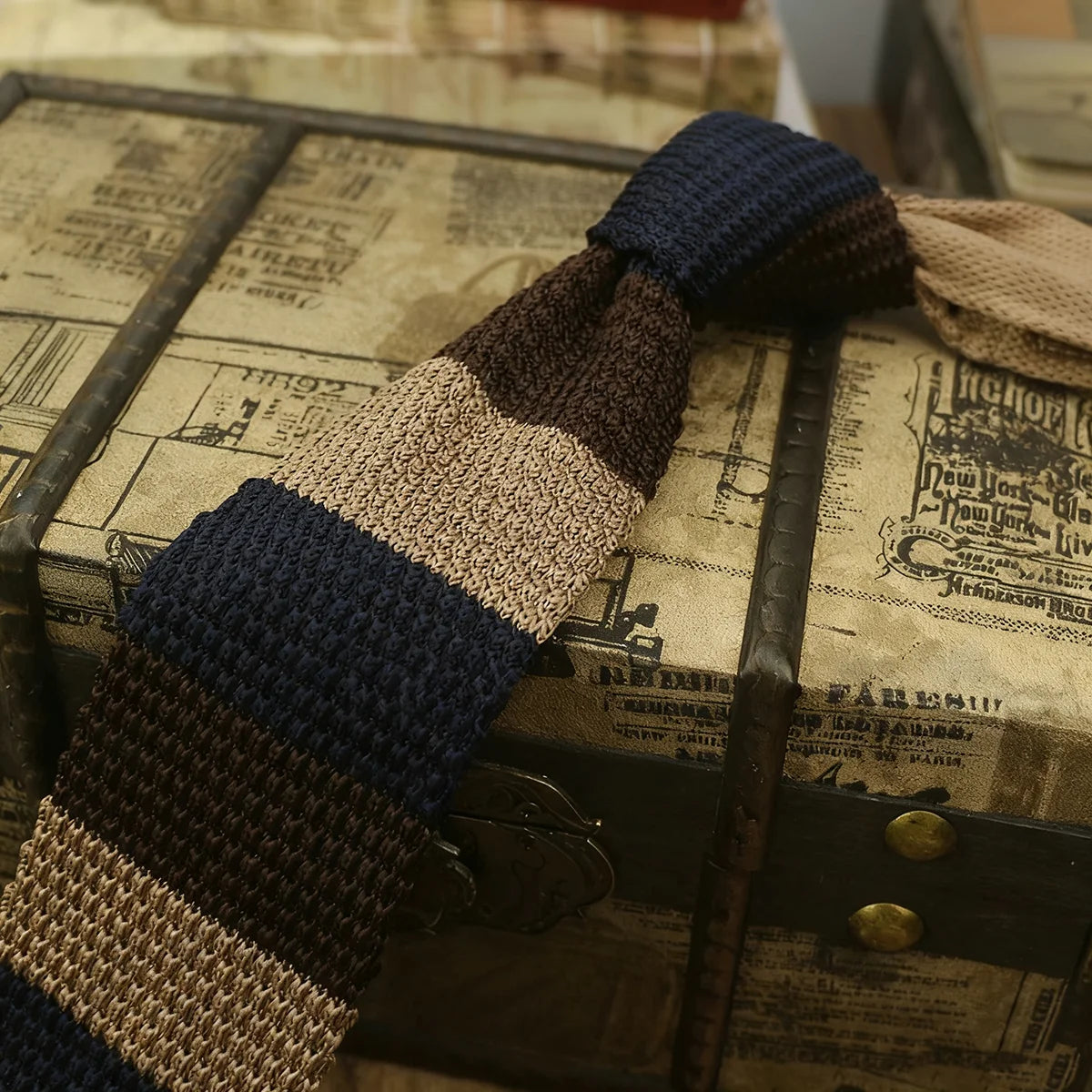 2025年新款青年條紋羊毛領帶，男女皆宜，適合參加派對