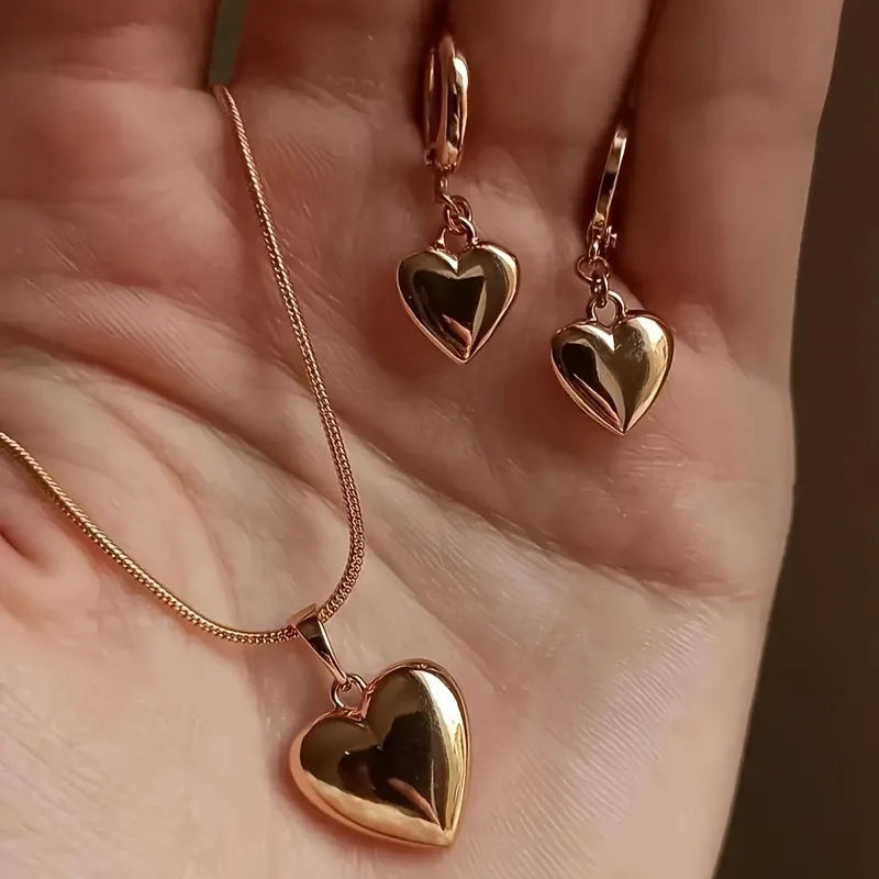 Elegant and Feminine Gold Heart Jewelry Set